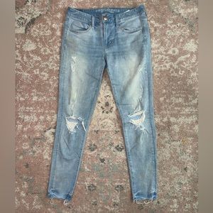 American Eagle Women's Lightwash Distressed Stretch Jeggings